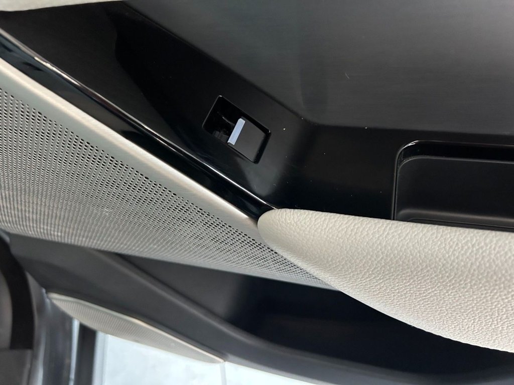 Used Land Rover Range Rover Velar 2017 for sale - 77747973: Photo 40