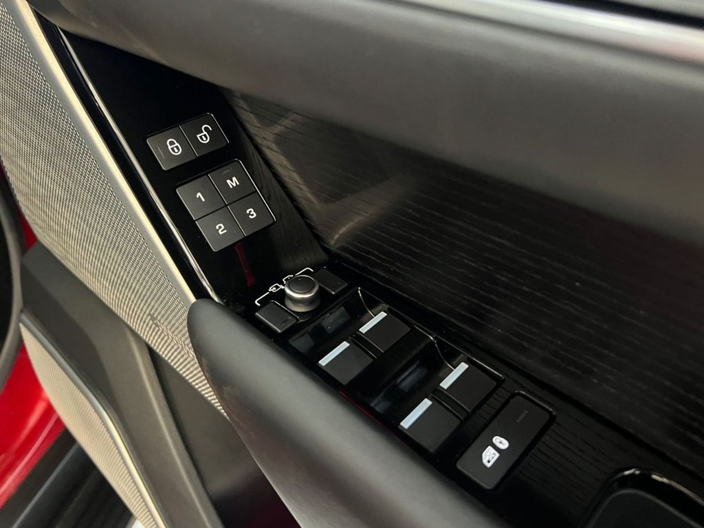 Used Land Rover Range Rover Velar 2017 for sale - 77421866: Photo 32