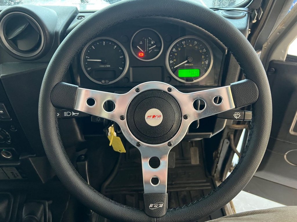 Used Land Rover Defender 2011 for sale - 77421906: Photo 4