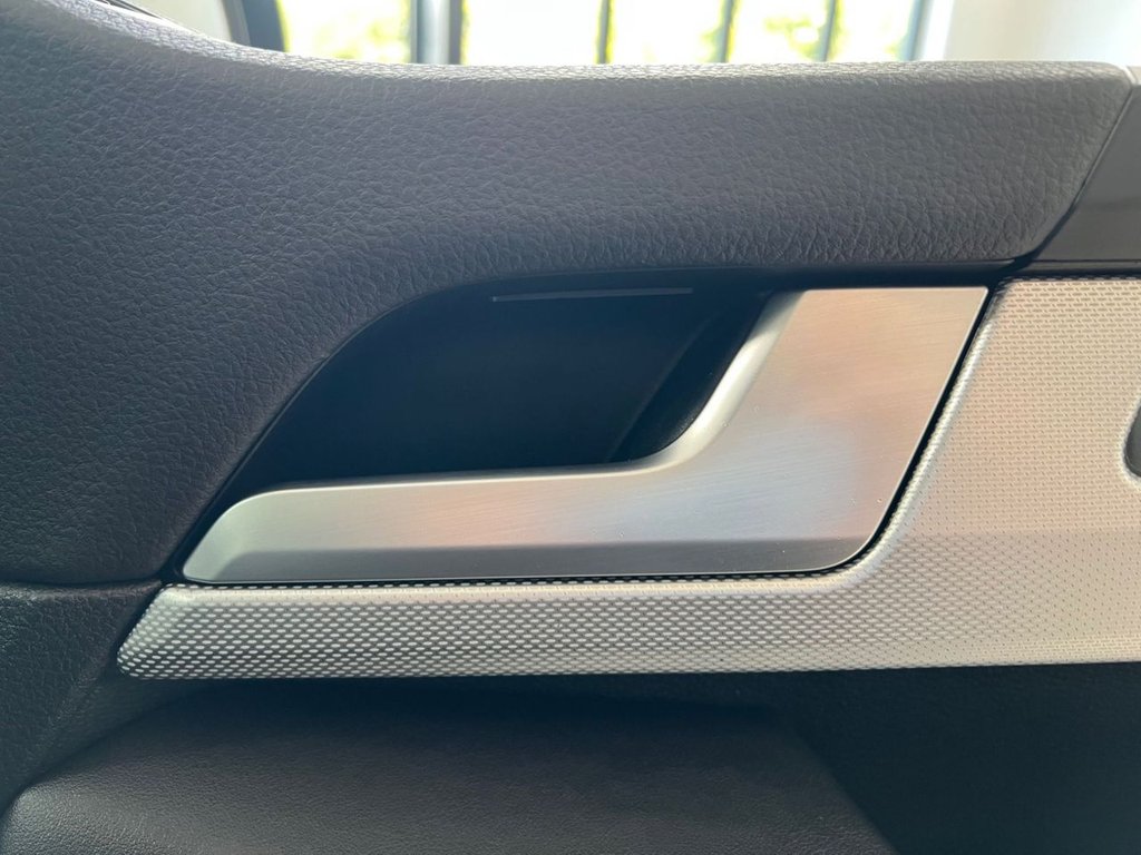 Used Volkswagen Caravelle 2017 for sale - 76386025: Photo 35