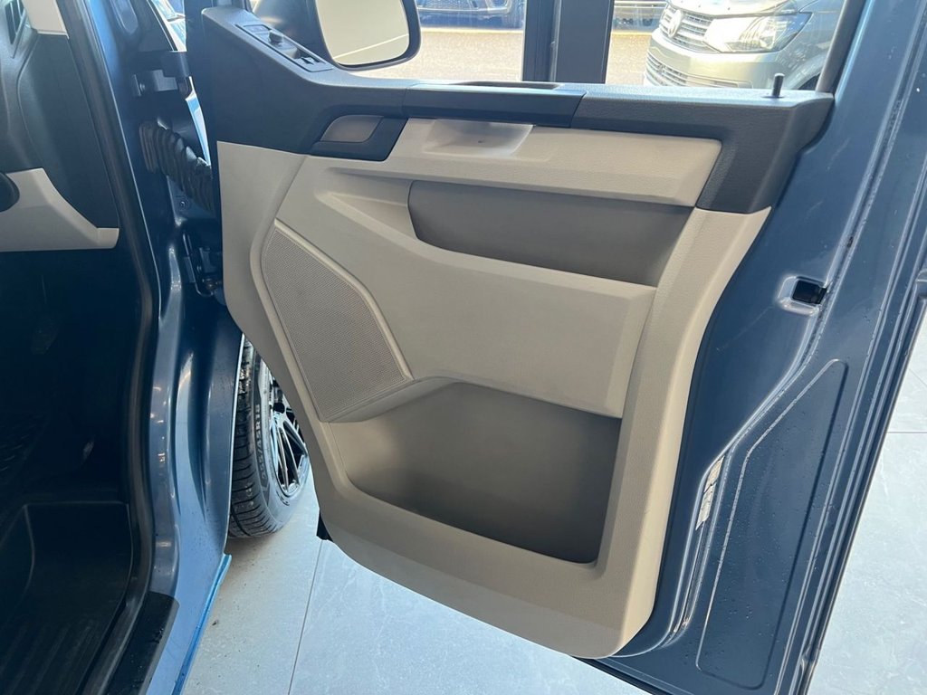 Used Volkswagen Transporter Shuttle 2018 for sale - 77133238: Photo 25