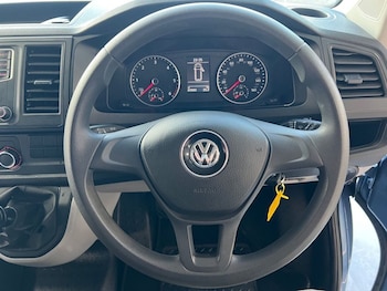 Used Volkswagen Transporter Shuttle 2018 for sale - 77133238: Photo