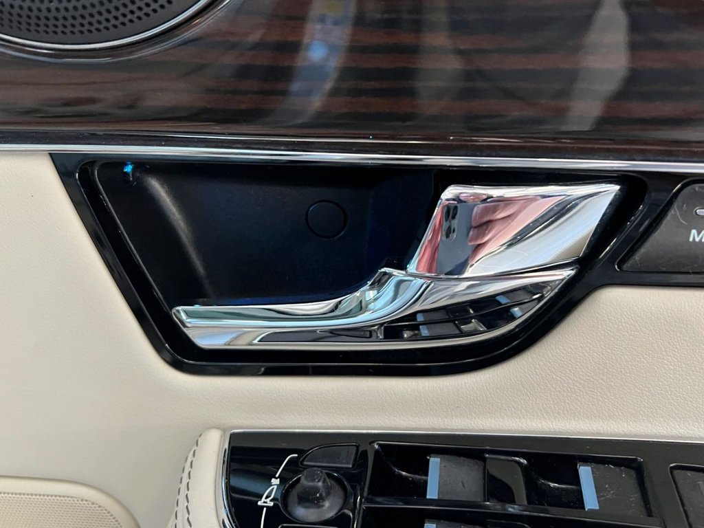 Used Jaguar XJ 2011 for sale - 77302844: Photo 32