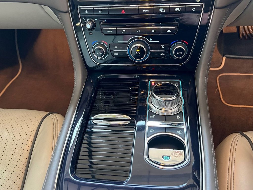 Used Jaguar XJ 2011 for sale - 77302844: Photo 43