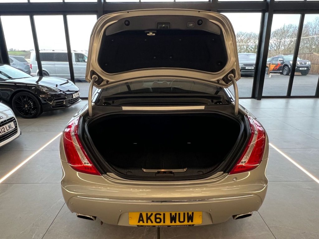 Used Jaguar XJ 2011 for sale - 77302844: Photo 5