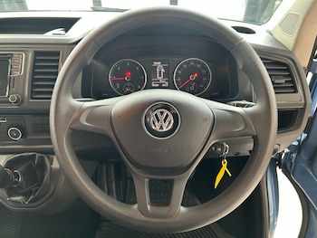 Used Volkswagen Transporter Shuttle 2016 for sale - 78074151: Photo