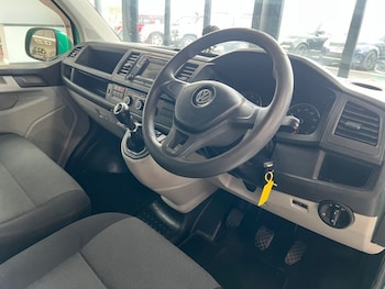 Used Volkswagen Transporter 2017 for sale - 77534767: Photo