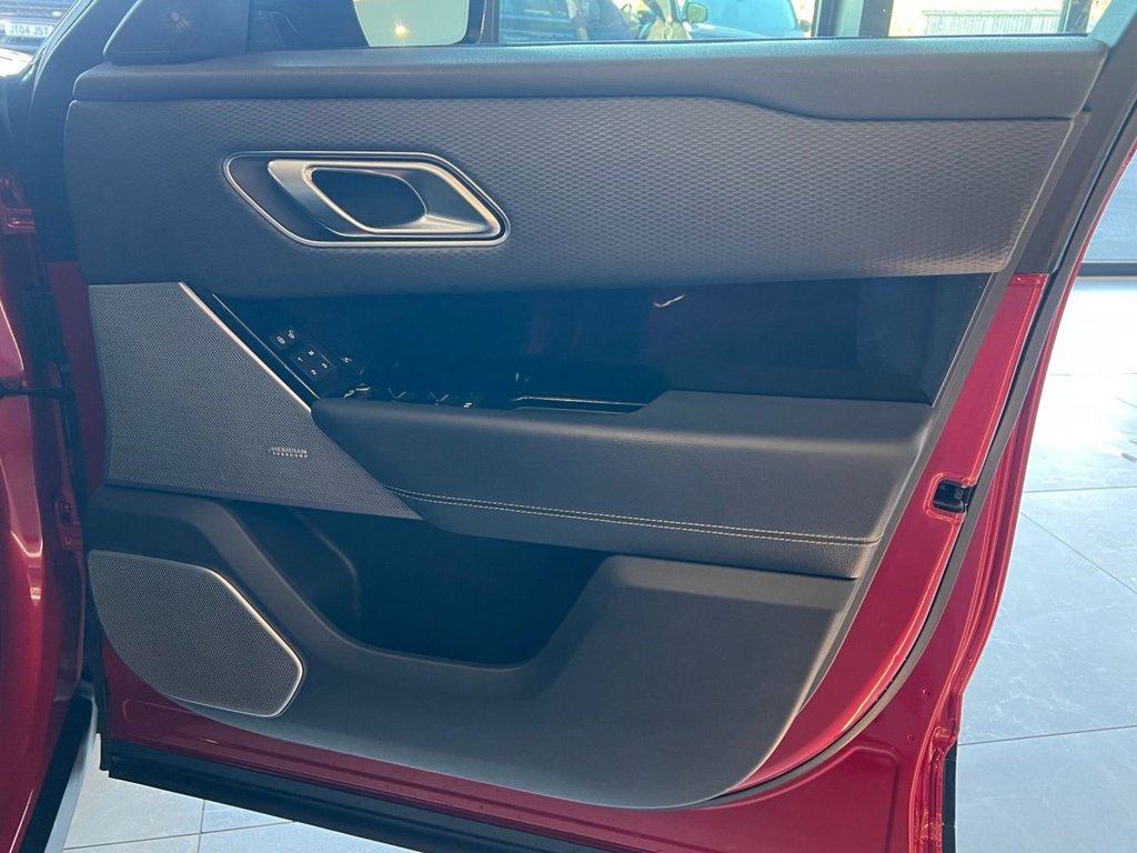 Used Land Rover Range Rover Velar 2018 for sale - 76711638: Photo 32