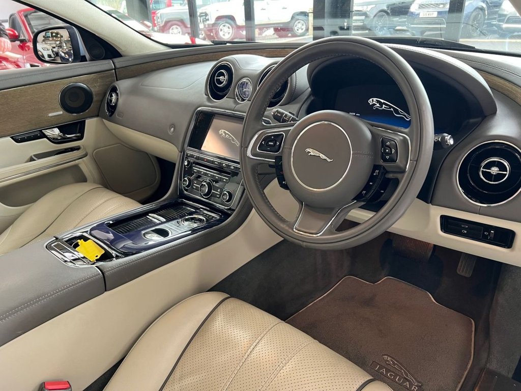 Used Jaguar XJ 2010 for sale - 77583123: Photo 3