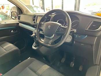 Used Peugeot Traveller 2017 for sale - 79371107: Photo
