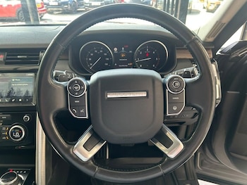 Used Land Rover Discovery 2017 for sale - 79166352: Photo
