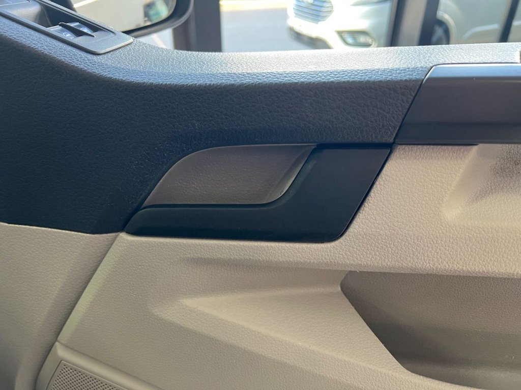 Used Volkswagen Transporter 2018 for sale - 77226935: Photo 26