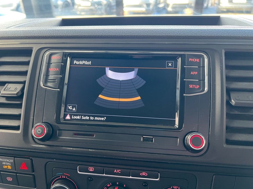 Used Volkswagen Transporter 2018 for sale - 77226935: Photo 50