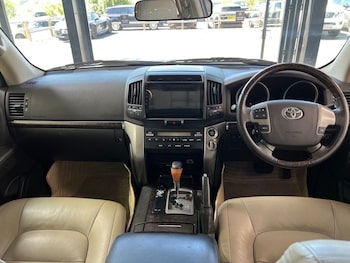Used Toyota Land Cruiser 2010 for sale - 74746914: Photo