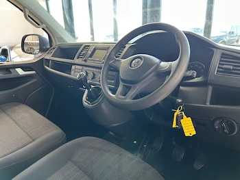 Used Volkswagen Transporter Shuttle 2016 for sale - 78357824: Photo