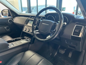 Used Land Rover Discovery 2019 for sale - 78425882: Photo