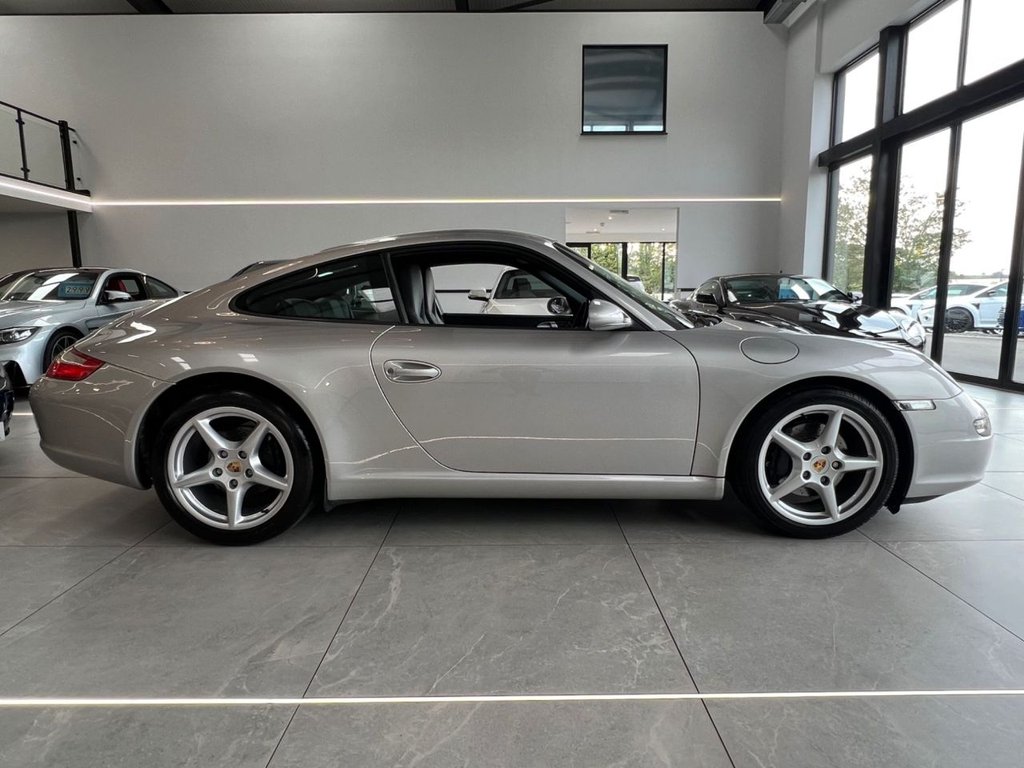 Used Porsche 911 2005 for sale - 76520610: Photo 2