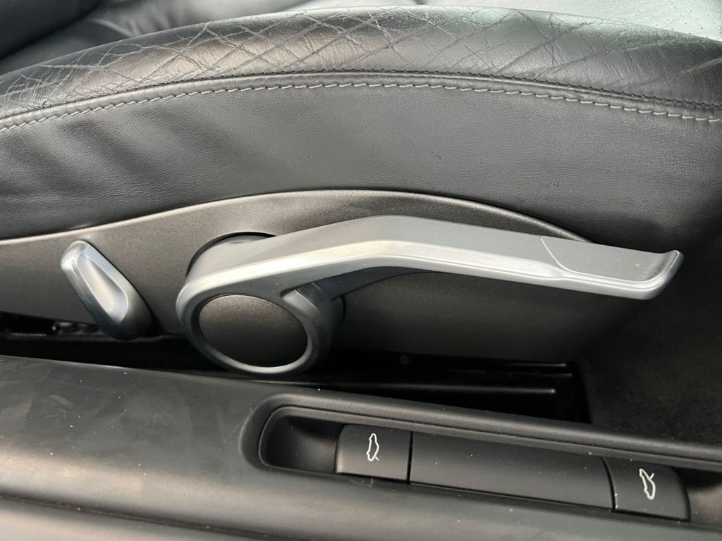 Used Porsche 911 2005 for sale - 76520610: Photo 32