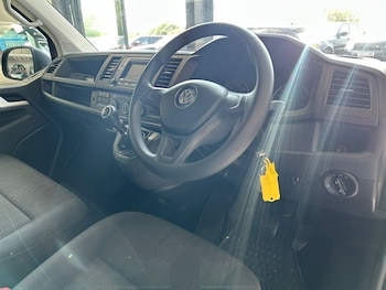 Used Volkswagen Transporter Shuttle 2017 for sale - 79250083: Photo
