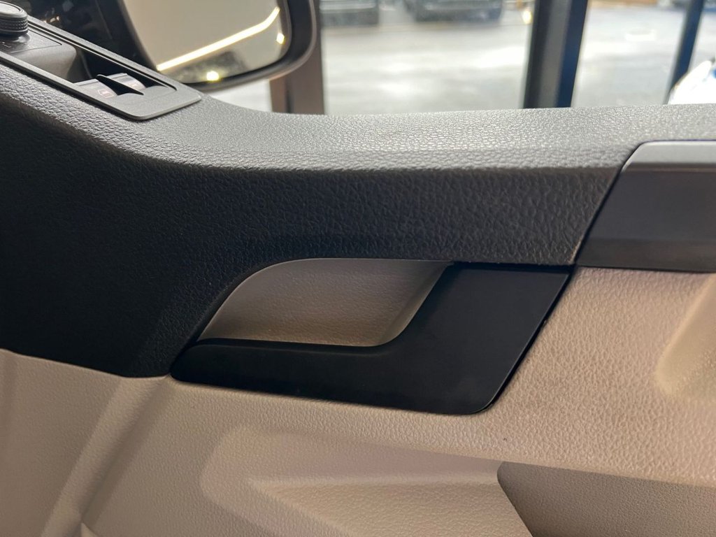 Used Volkswagen Transporter 2018 for sale - 77327759: Photo 28