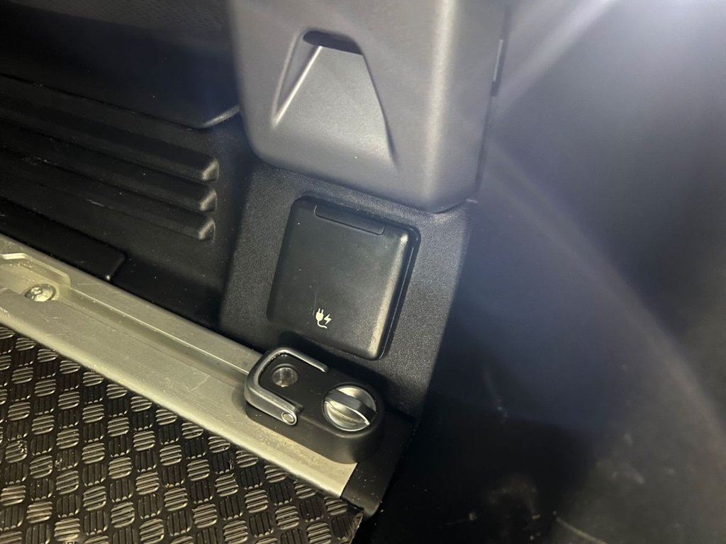 Used Land Rover Defender 2020 for sale - 77249818: Photo 26