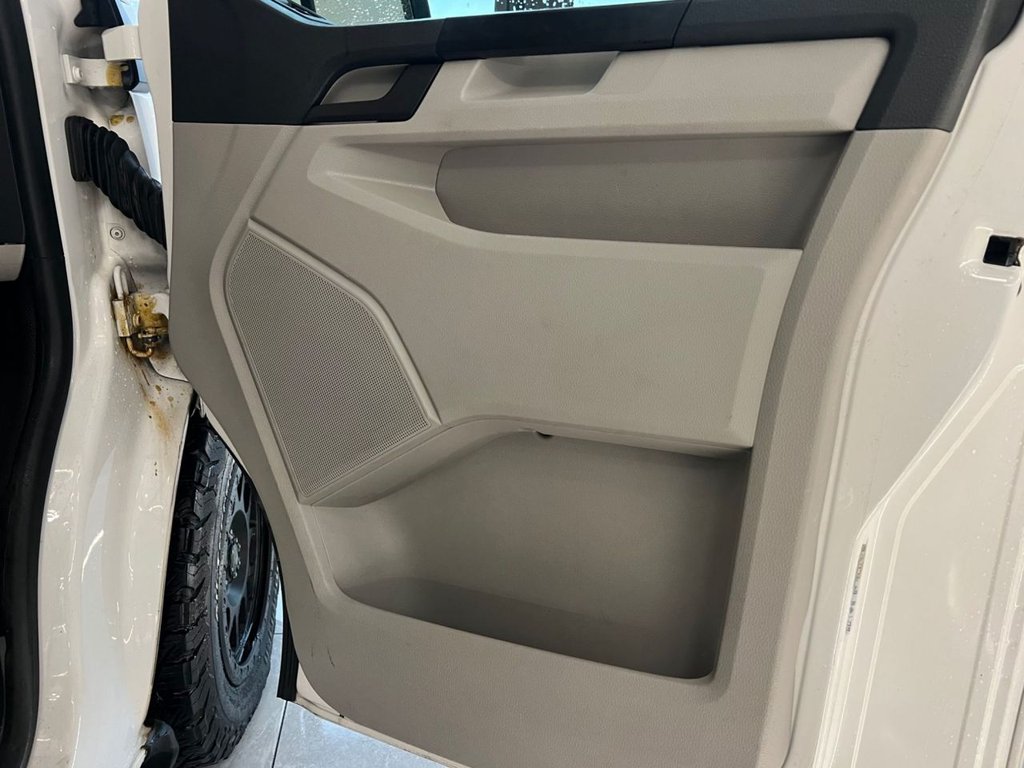 Used Volkswagen Transporter Shuttle 2017 for sale - 76595929: Photo 23