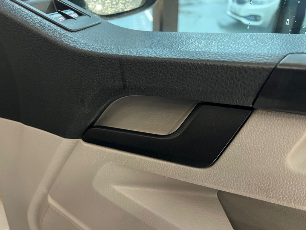 Used Volkswagen Transporter Shuttle 2017 for sale - 76595929: Photo 25