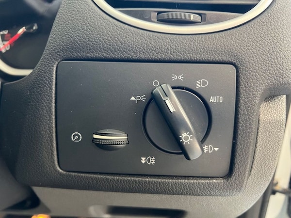 Used Ford Focus 2010 for sale - 75680869: Photo 32