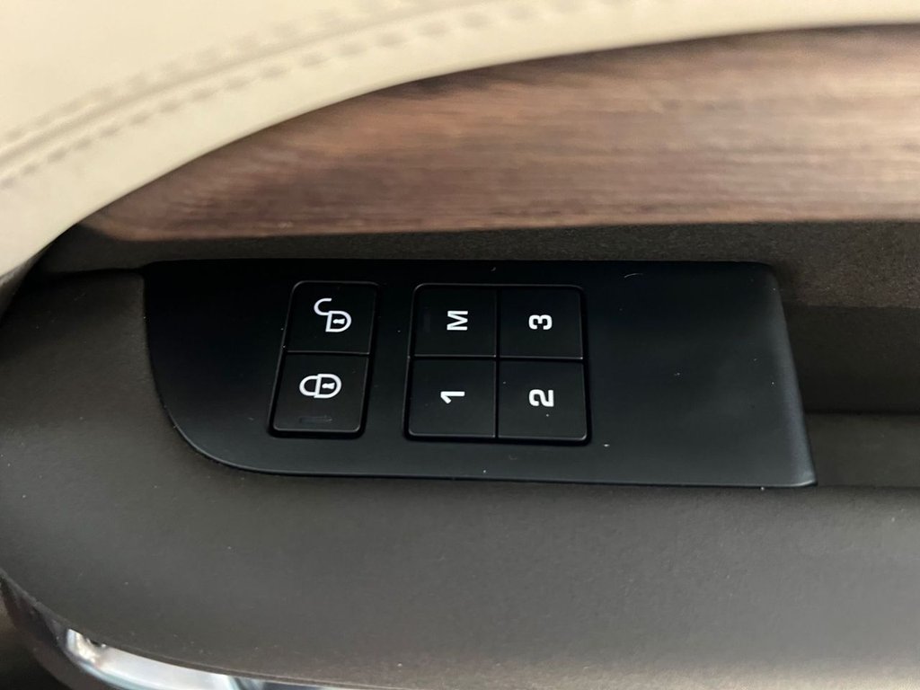 Used Land Rover Discovery 2018 for sale - 77319632: Photo 33