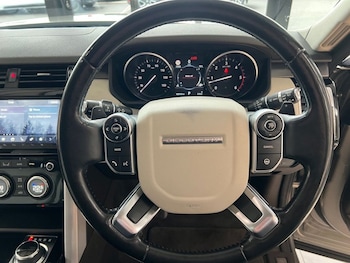 Used Land Rover Discovery 2017 for sale - 77384597: Photo