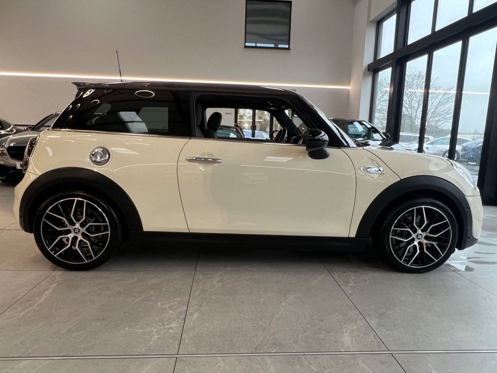 Used Dacia Duster 2022 for sale - 76768679: Photo 2