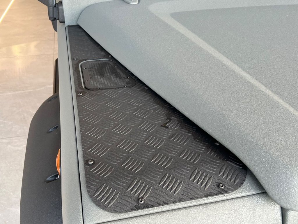 Used Land Rover Defender 2002 for sale - 76934614: Photo 21