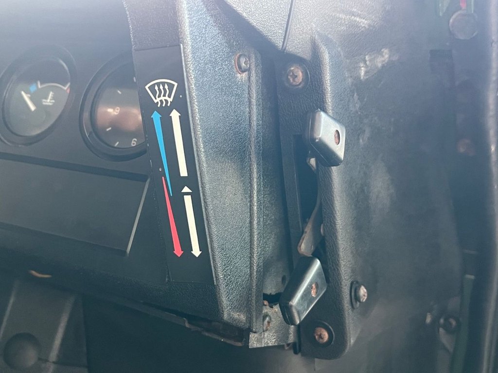 Used Land Rover Defender 2002 for sale - 76934614: Photo 29