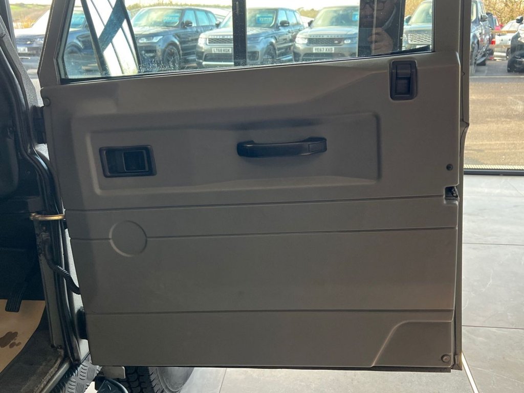 Used Land Rover Defender 2002 for sale - 76934614: Photo 30