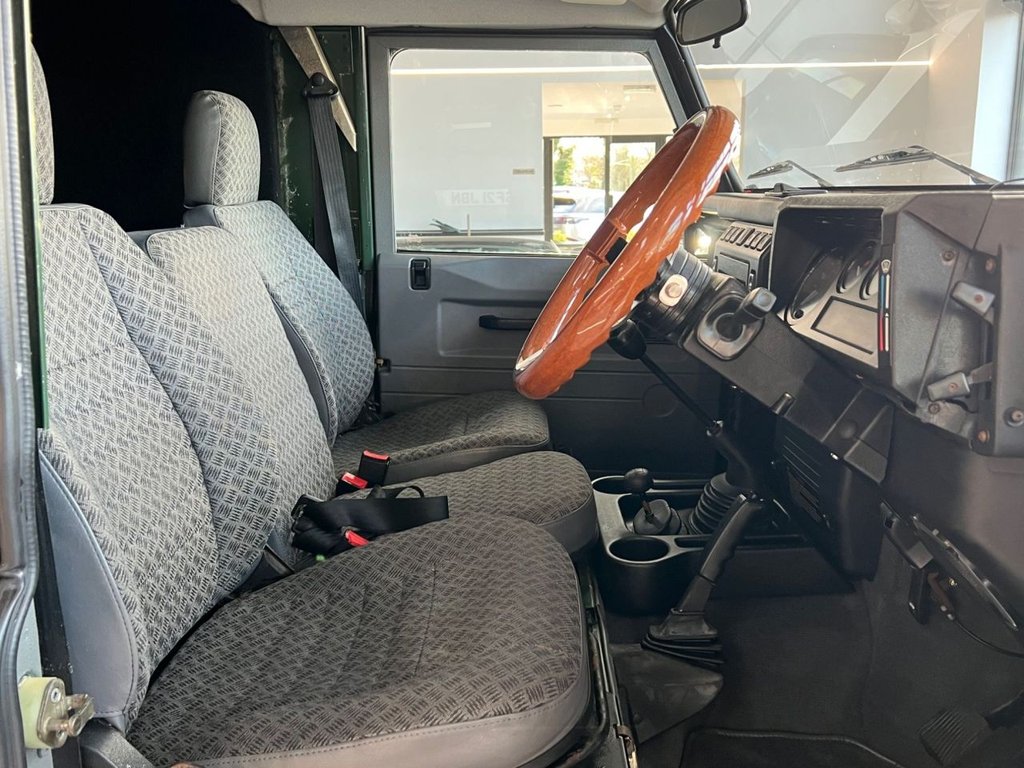 Used Land Rover Defender 2002 for sale - 76934614: Photo 32