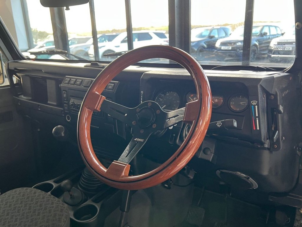 Used Land Rover Defender 2002 for sale - 76934614: Photo 4