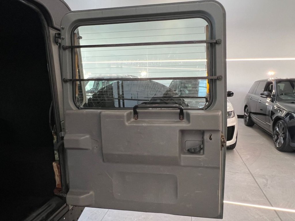 Used Land Rover Defender 2002 for sale - 76934614: Photo 43