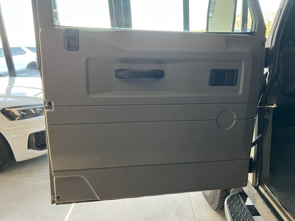 Used Land Rover Defender 2002 for sale - 76934614: Photo 49