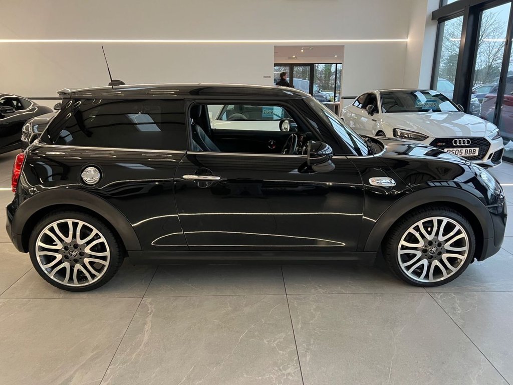 Used MINI Hatch 2018 for sale - 77200220: Photo 2
