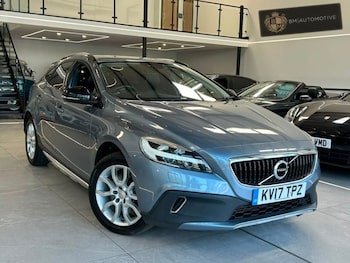 Used Volvo V40 Cross Country 2017 for sale - 79009326: Photo