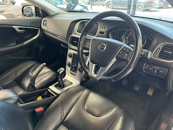 Used Volvo V40 Cross Country 2017 for sale - 79009326: Photo