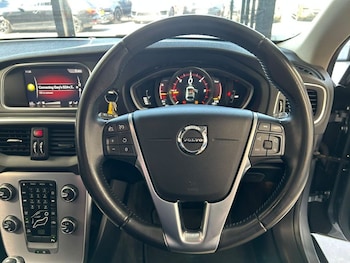 Used Volvo V40 Cross Country 2017 for sale - 79009326: Photo