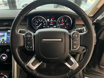 Used Land Rover Discovery 2017 for sale - 77319634: Photo