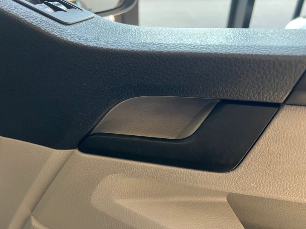 Used Volkswagen Transporter 2019 for sale - 77048904: Photo 30