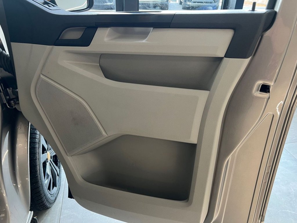 Used Volkswagen Transporter 2018 for sale - 77668924: Photo 24