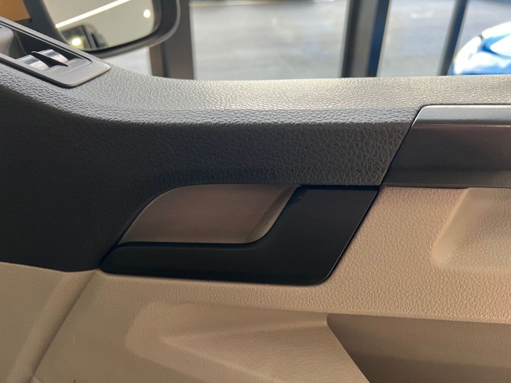 Used Volkswagen Transporter 2018 for sale - 77668924: Photo 28