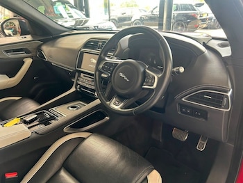 Used Jaguar F-Pace 2017 for sale - 79244707: Photo