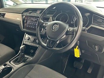 Used Volkswagen Touran 2018 for sale - 79046300: Photo