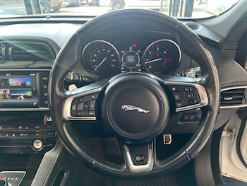 Used Jaguar F-Pace 2017 for sale - 79603679: Photo