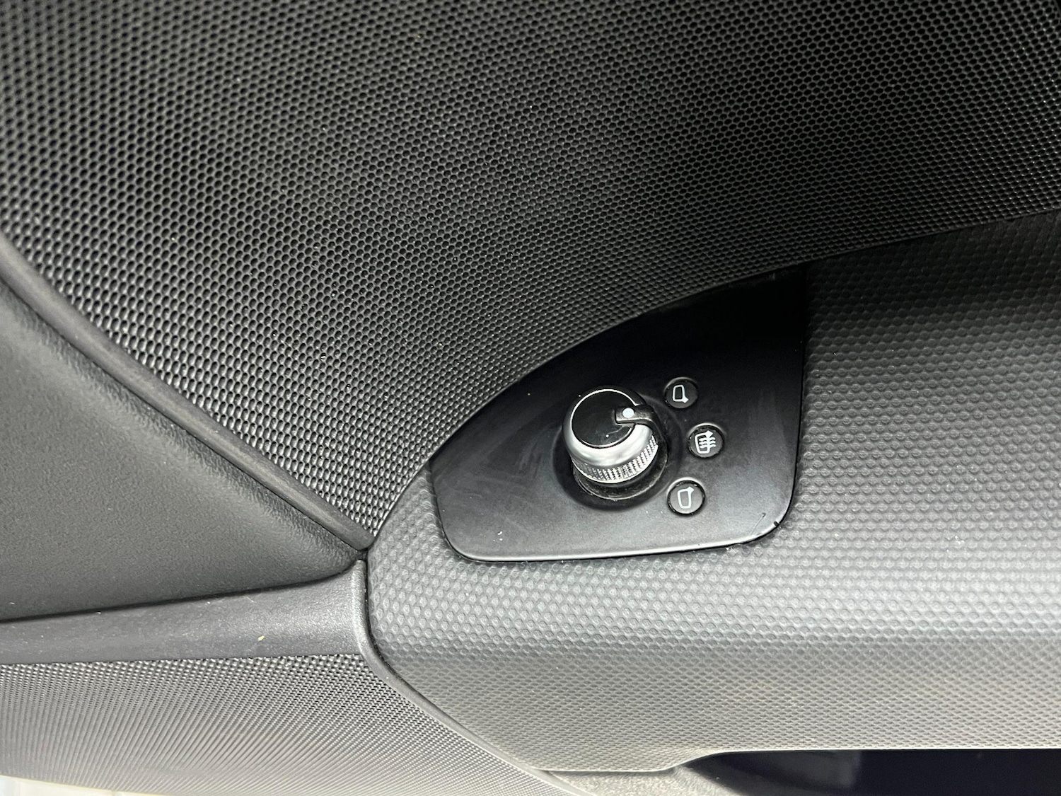 Used Audi TT 2011 for sale - 77203611: Photo 24